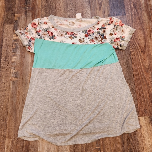 Brenda's Tops - Brenda's Colorblock Floral T-Shirt